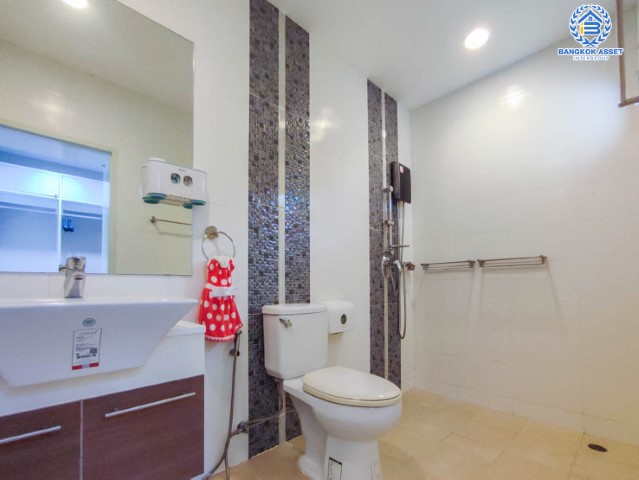 *****บ้านเดี่ยวมือสองนนทบุรี หลังมุม! ม.ไลฟ์บางกอกบูเลอวาร์ด ราชพฤกษ์-รัตนาธิเบศร์ บ้านสวยสไตล์โมเดิร์น แบรนด์ SC ASSET* ตกแต่งบิ้วท์อินพร้อมอยู่ เนื้อที่ 70.90 ตร.ว. ฟังก์ชัน 3 ห้องนอน 4 ห้องน้ำ แถมแอร์ 5 เครื่อง! บนทำเลเมือง สิ่งอำนวยความสะดวกครบครัน ใกล้สถานีรถไฟฟ้าสายสีม่วง "บางรักน้อยท่าอิฐ"...